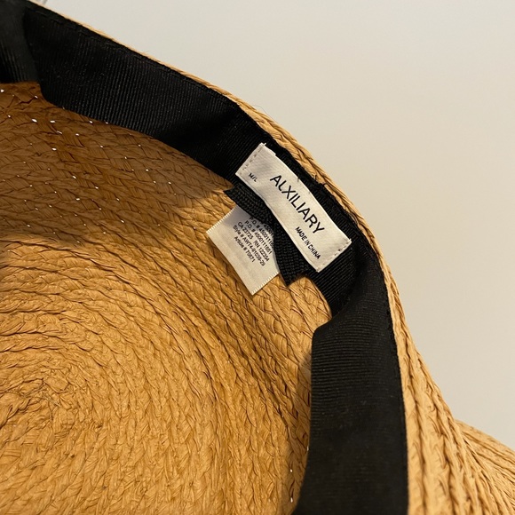 ARITZIA SUN HAT - Picture 2 of 2